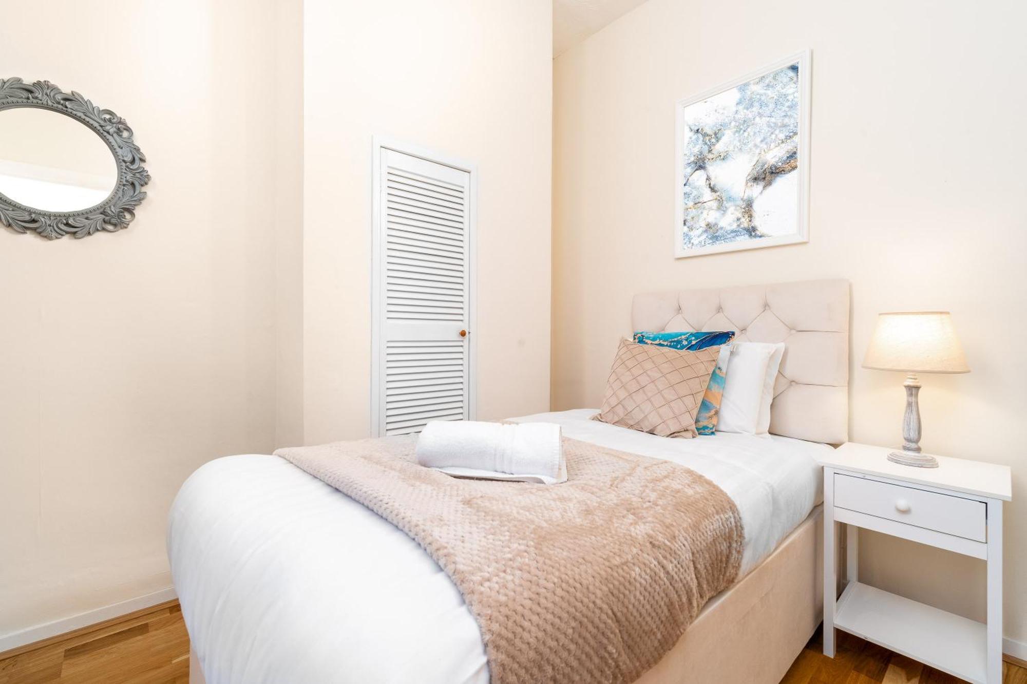Luxury 3 Bedroom House - Harborne - Parking - Garden - Wifi & Netflix 122G Birmingham Ngoại thất bức ảnh