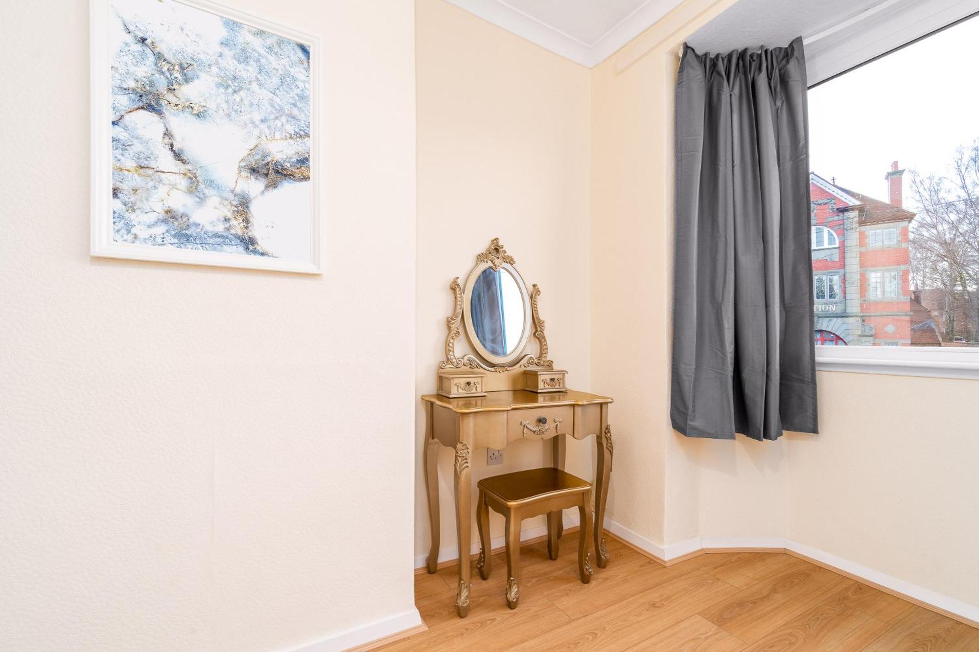 Luxury 3 Bedroom House - Harborne - Parking - Garden - Wifi & Netflix 122G Birmingham Ngoại thất bức ảnh